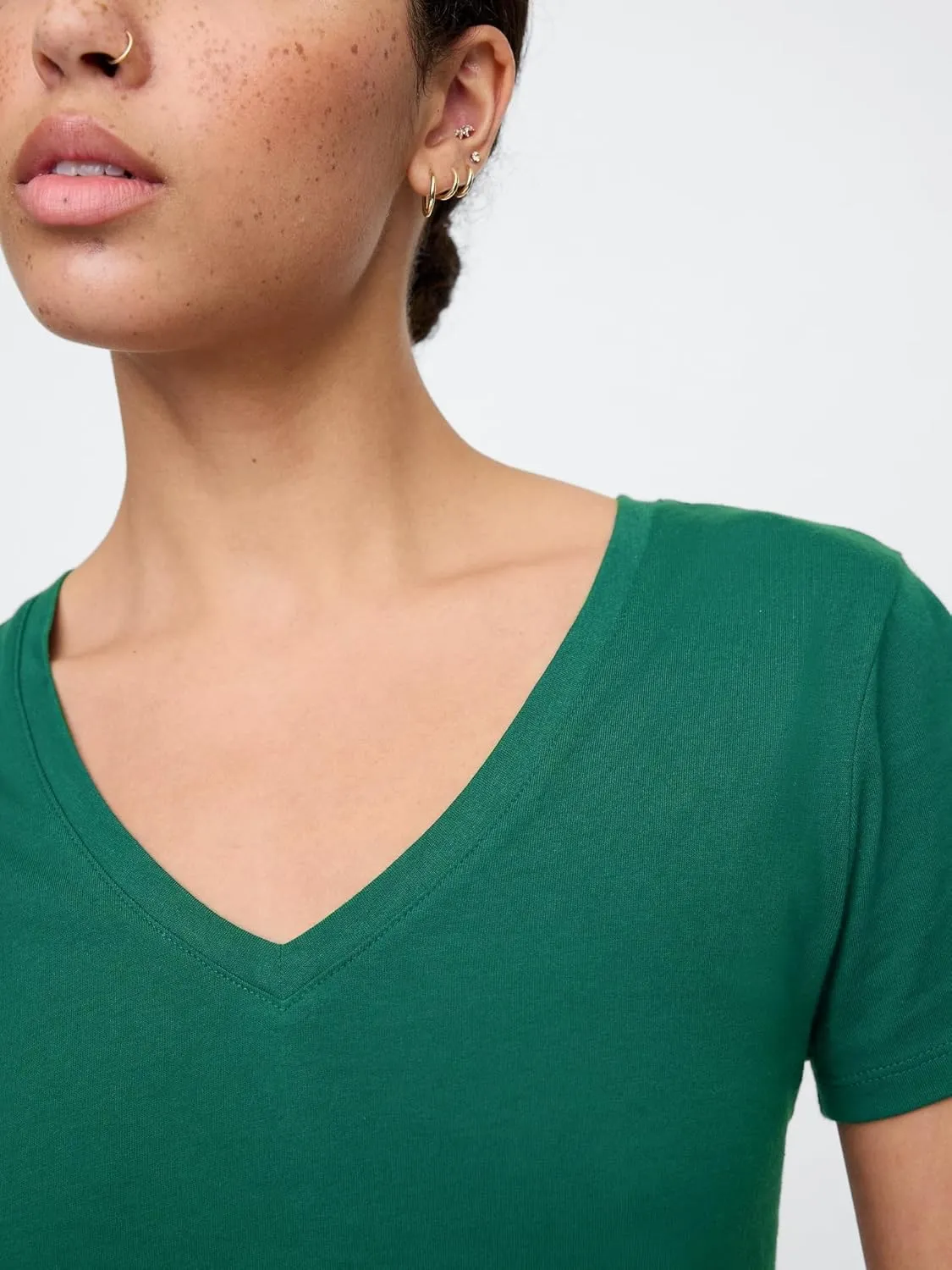 GAP Women's Favorite V-Neck Tee T-Shirt