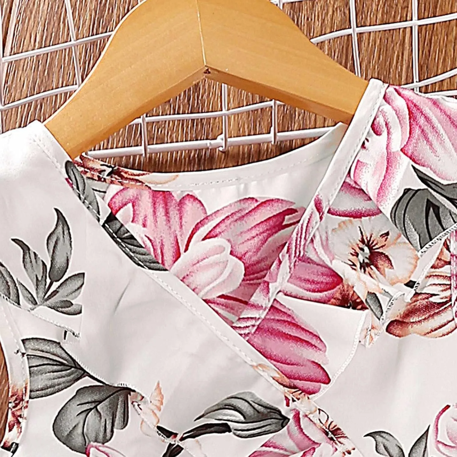 Girls 4 to 7 Years Old Floral Print Ruffle V Neck Sleeveless Dress Round Neck Mini Dress Baby Set