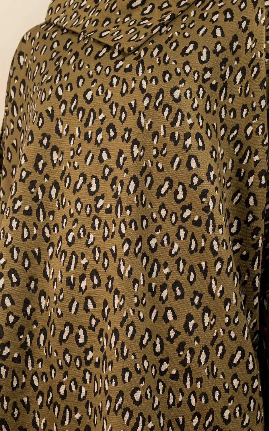 PA3315 Leopard Pattern High-neck Poncho