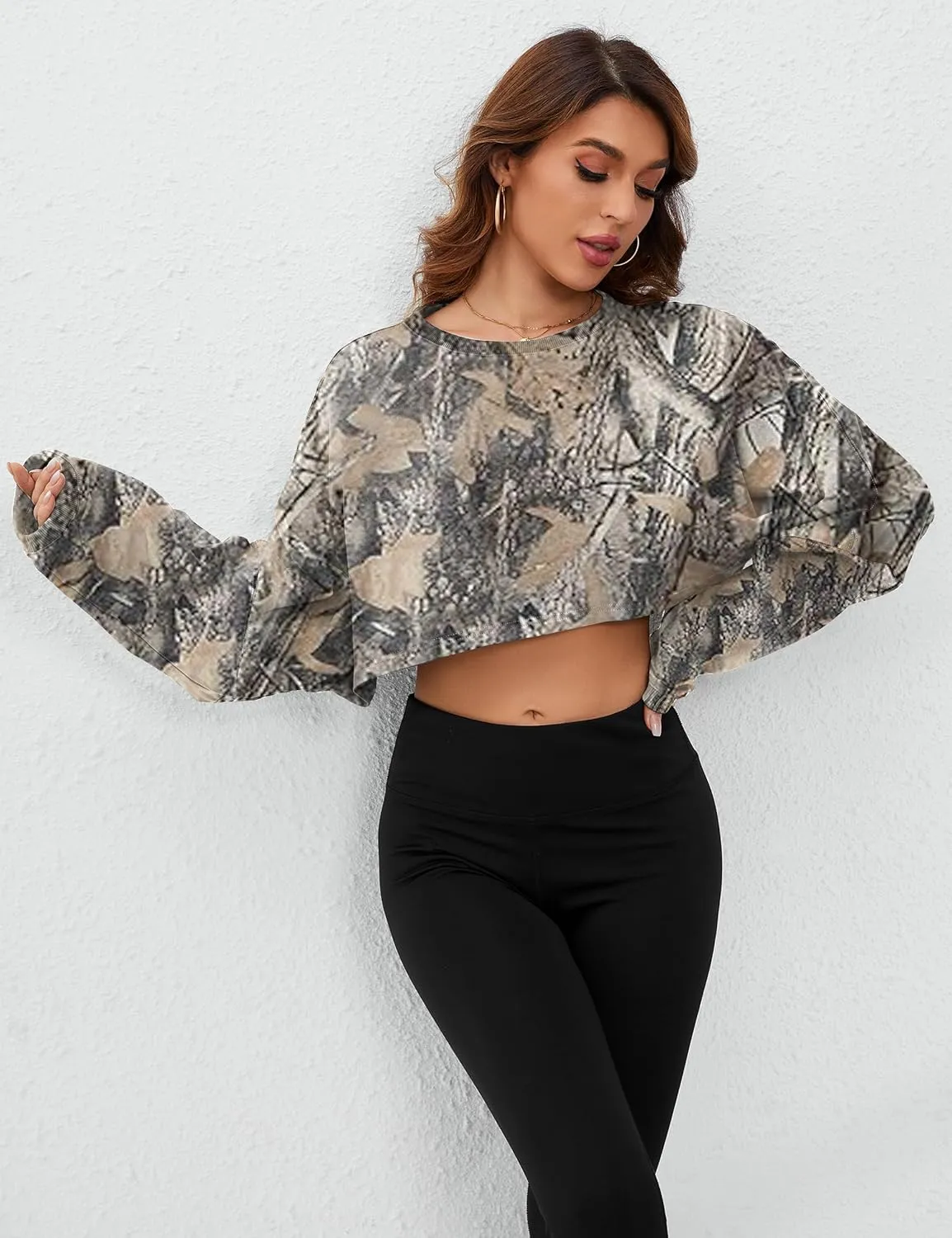 Women Camo Long Sleeve Crewneck Crop Top Tee Shirt Sweatshirt Casual Maple Leaf Print Loose Cropped Pullover Tshirt